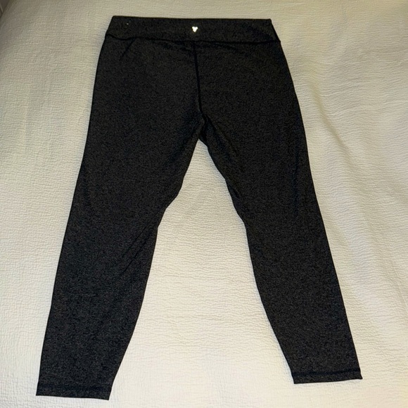 Brand new Old Navy High Rise Cloud+ 7/8 Ankle Leggings, XL - Picture 10 of 15